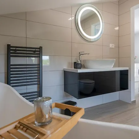 Villa I&n With Saltwater Pool And Whirlpool *