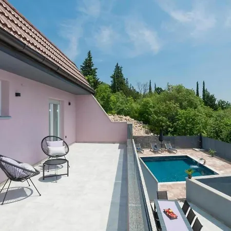 Villa I&n With Saltwater Pool And Whirlpool Imotski