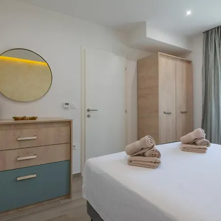 I&n With Saltwater Pool And Whirlpool Villa