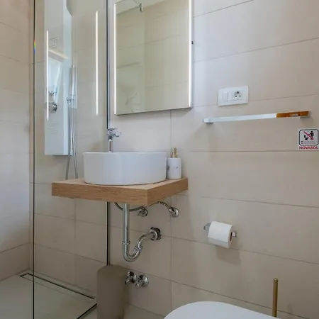 I&n With Saltwater Pool And Whirlpool * Imotski